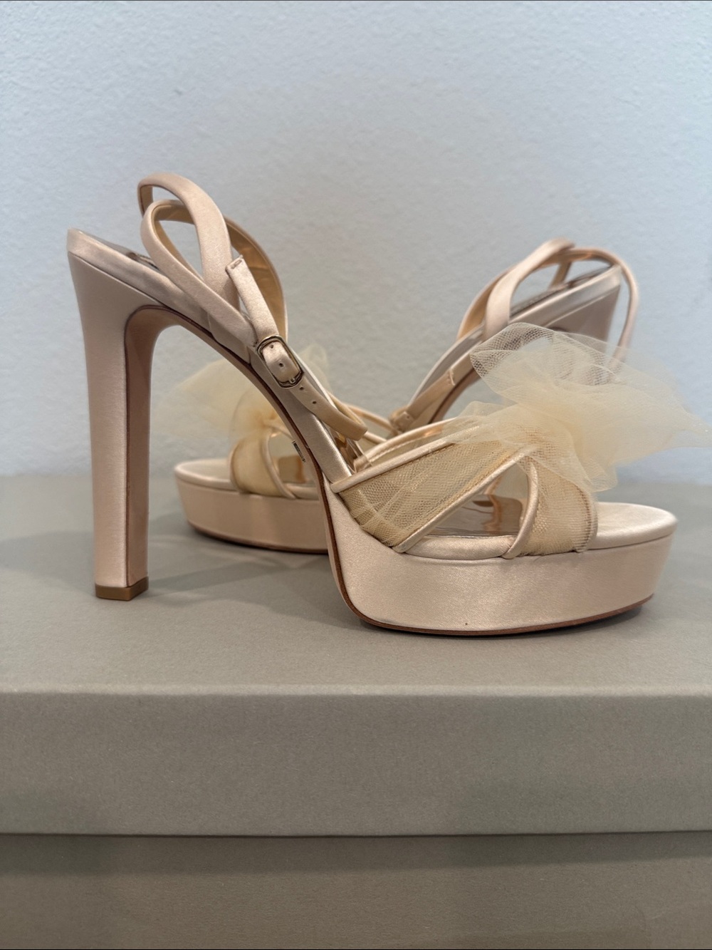 Badgley Mischka Blush Satin Platform Slingback Heels with Tulle Accent Size 9